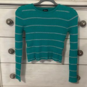 Women’s long sleeve crop sweater